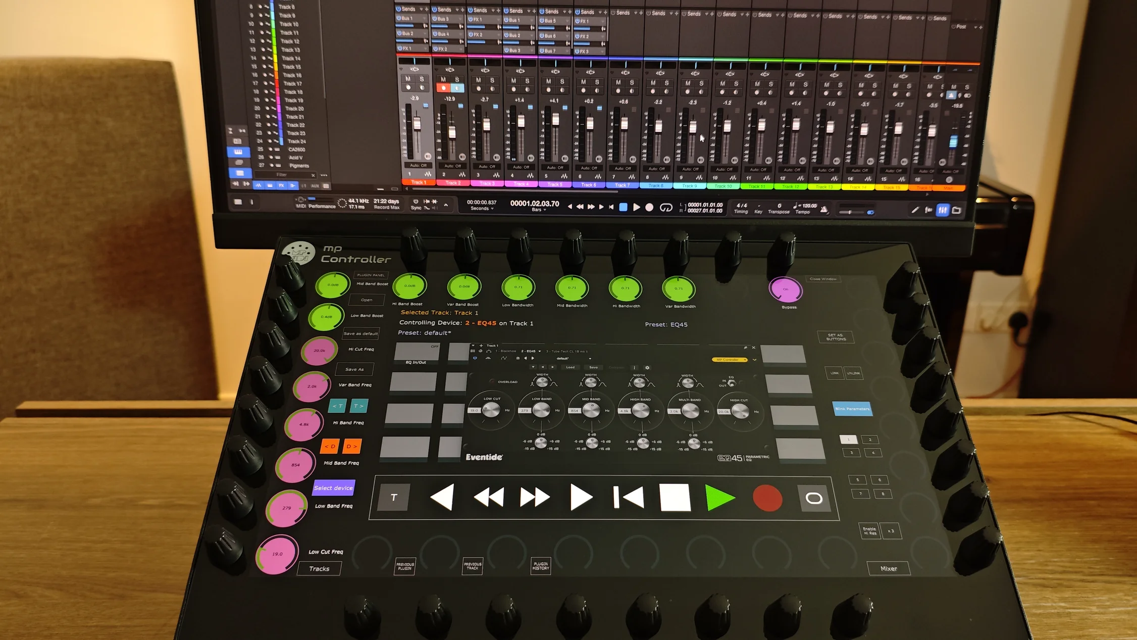 MP Controller with Fender Studio and Studio One on the studio desk