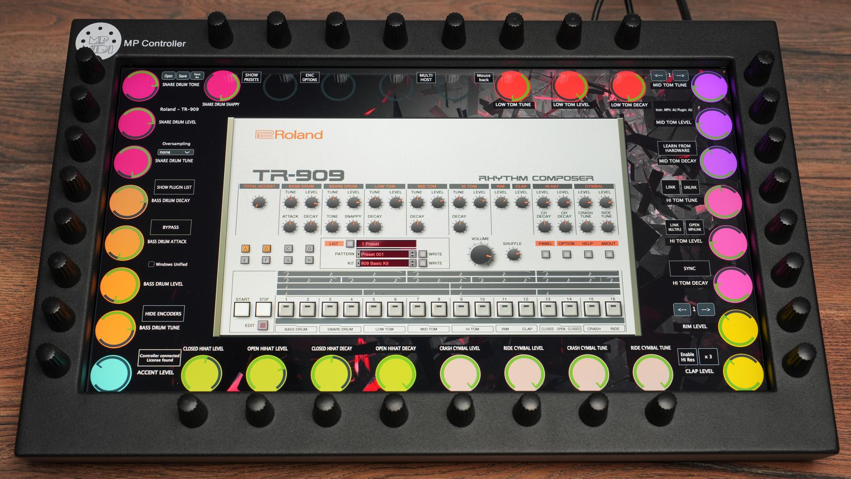 Roland TR-909 plugin on MP Controller