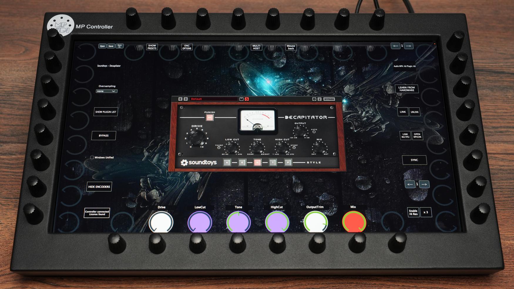Soundtoys Decapitator plugin on MP Controller with analog saturation controls